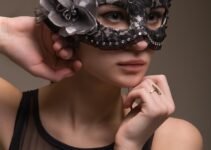 Phone Seduction: Dos and Don’ts for Wooing Him