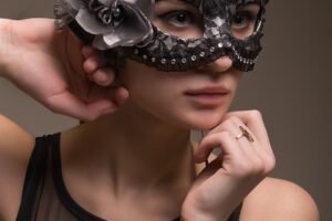 Phone Seduction: Dos and Don’ts for Wooing Him